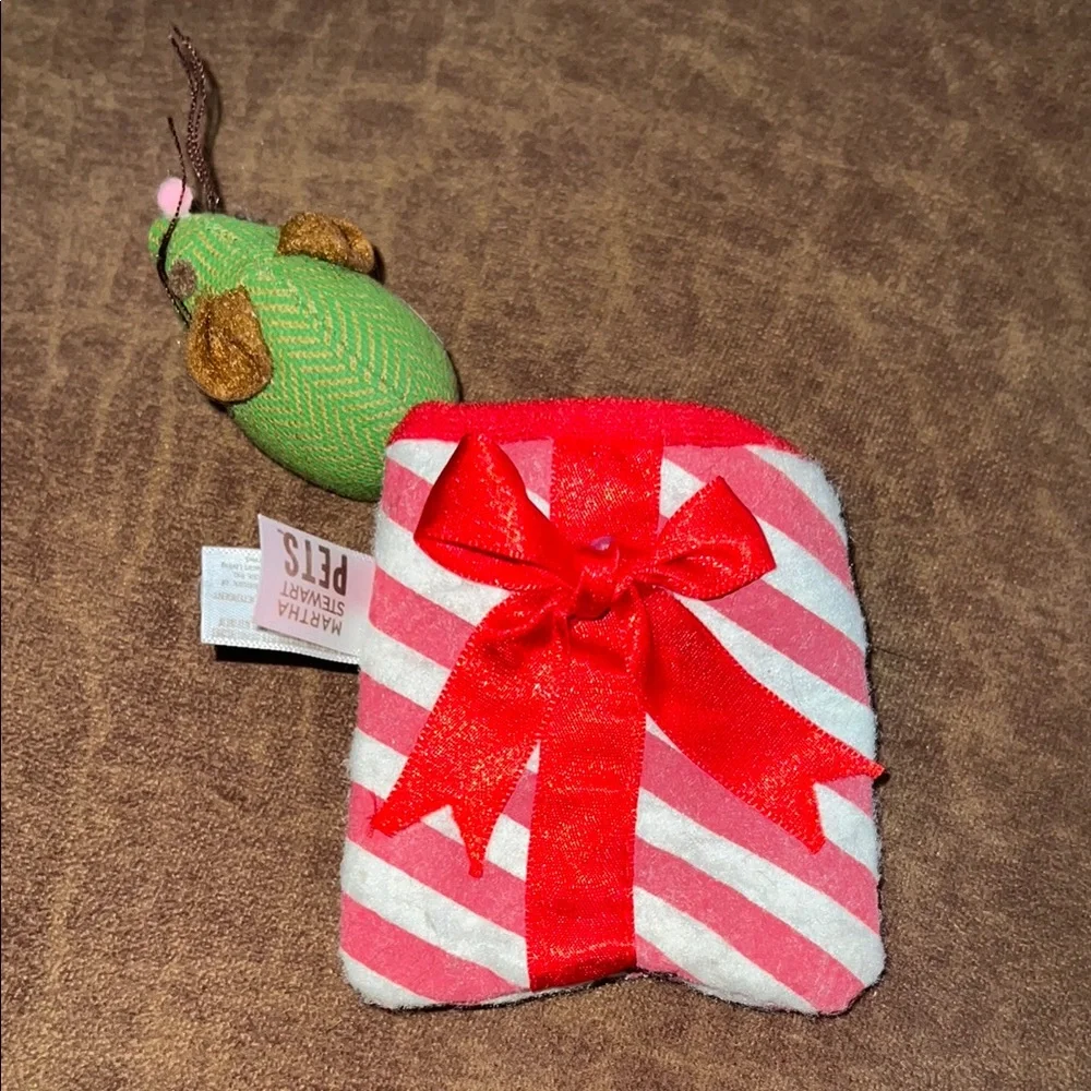 Martha Stewart Pets Catnip Hideaway Mouse Cat Toy